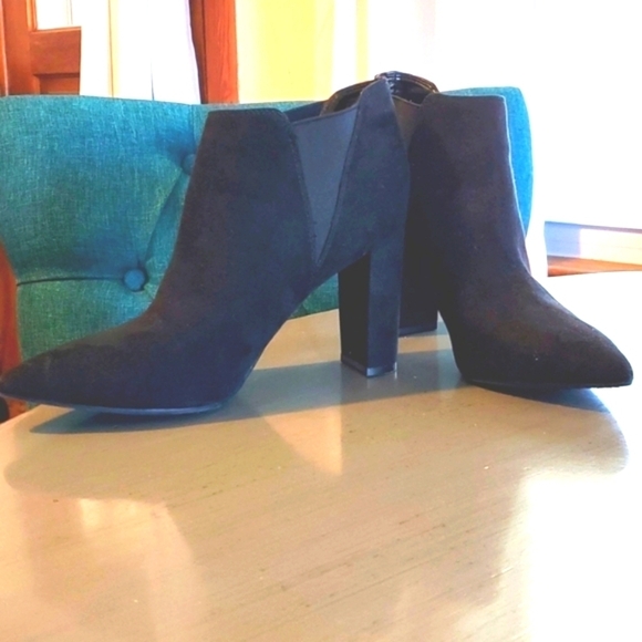 Marc Fisher - Black Leather Suede Pointy toe Heels bootie Modern Neutral Sz. 8.5 - Picture 2 of 7